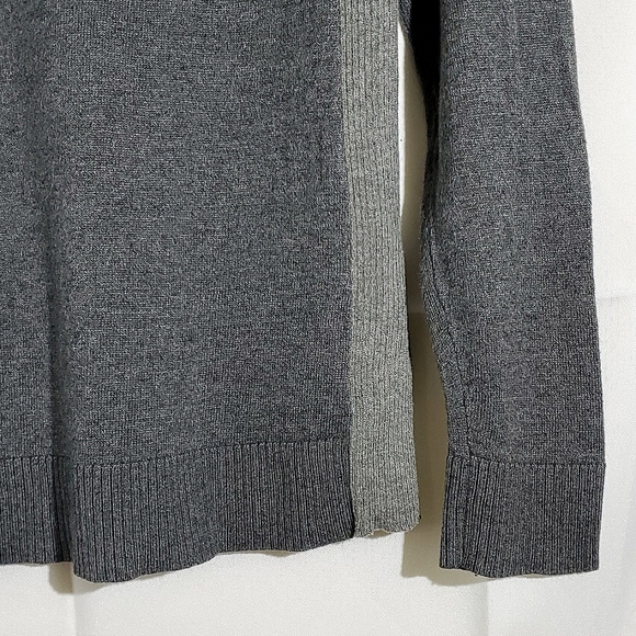 Gap Grey Knit Combo Long Sleeve V-Neck Sweater, Cotton/Rayon Mix - Size Medium - Picture 11 of 14